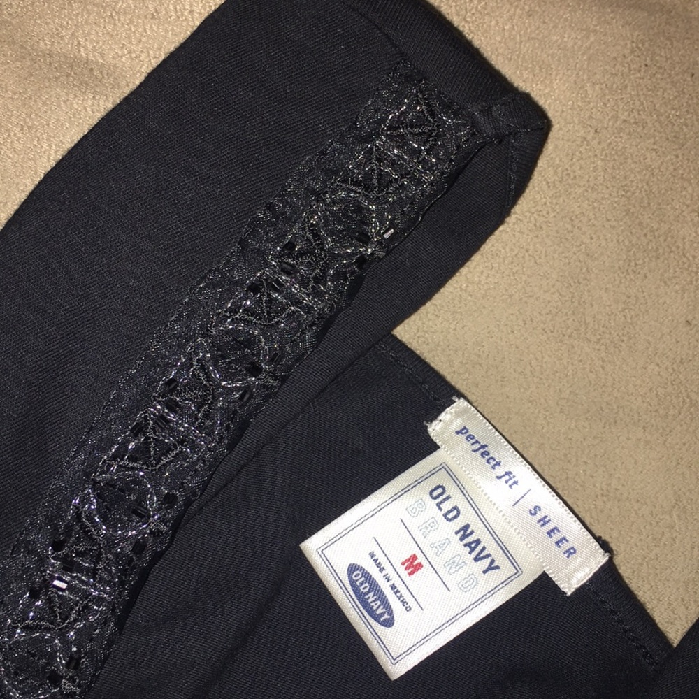 Old Navy Black♟️Beaded V Neck Top (M)